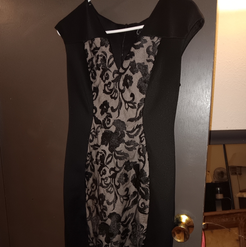 Medium connected professional dress